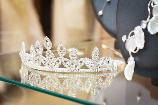 Diadème de mariée par Jour J - Boutique de mariage à Lisieux diadème, bijoux, wedding planner, évènements, calvados