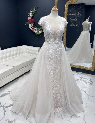 Robe 8, 2 en 1 taille 40 avec traine